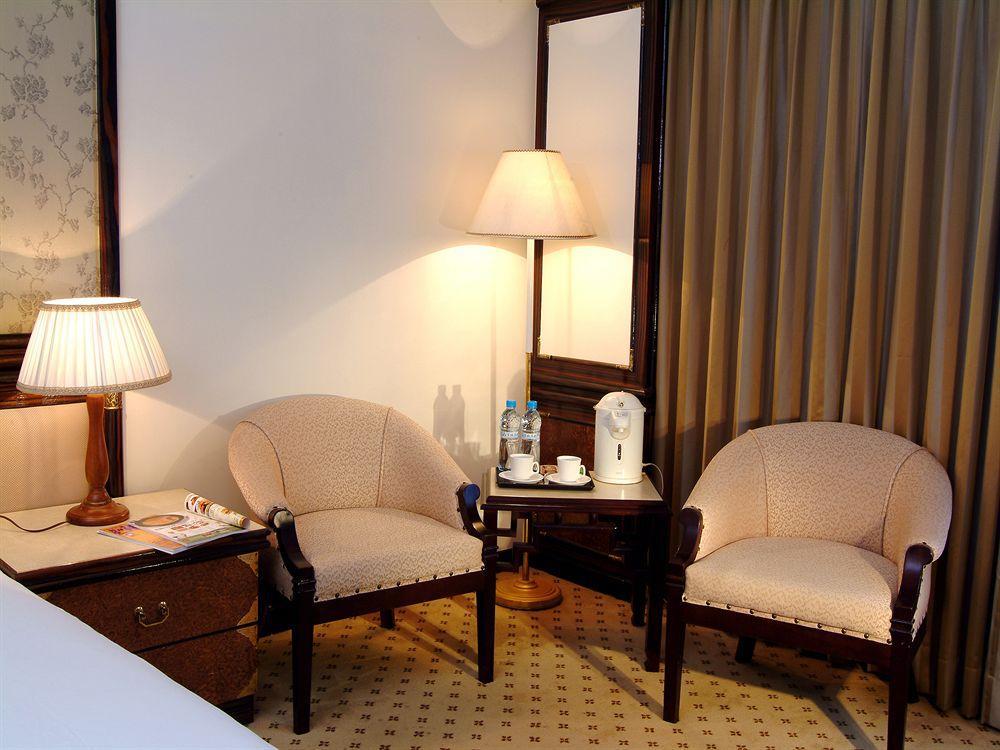 King'S Town Hotel Гаосюн Екстер'єр фото