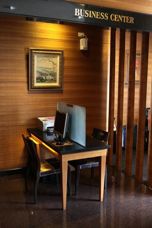 King'S Town Hotel Гаосюн Екстер'єр фото