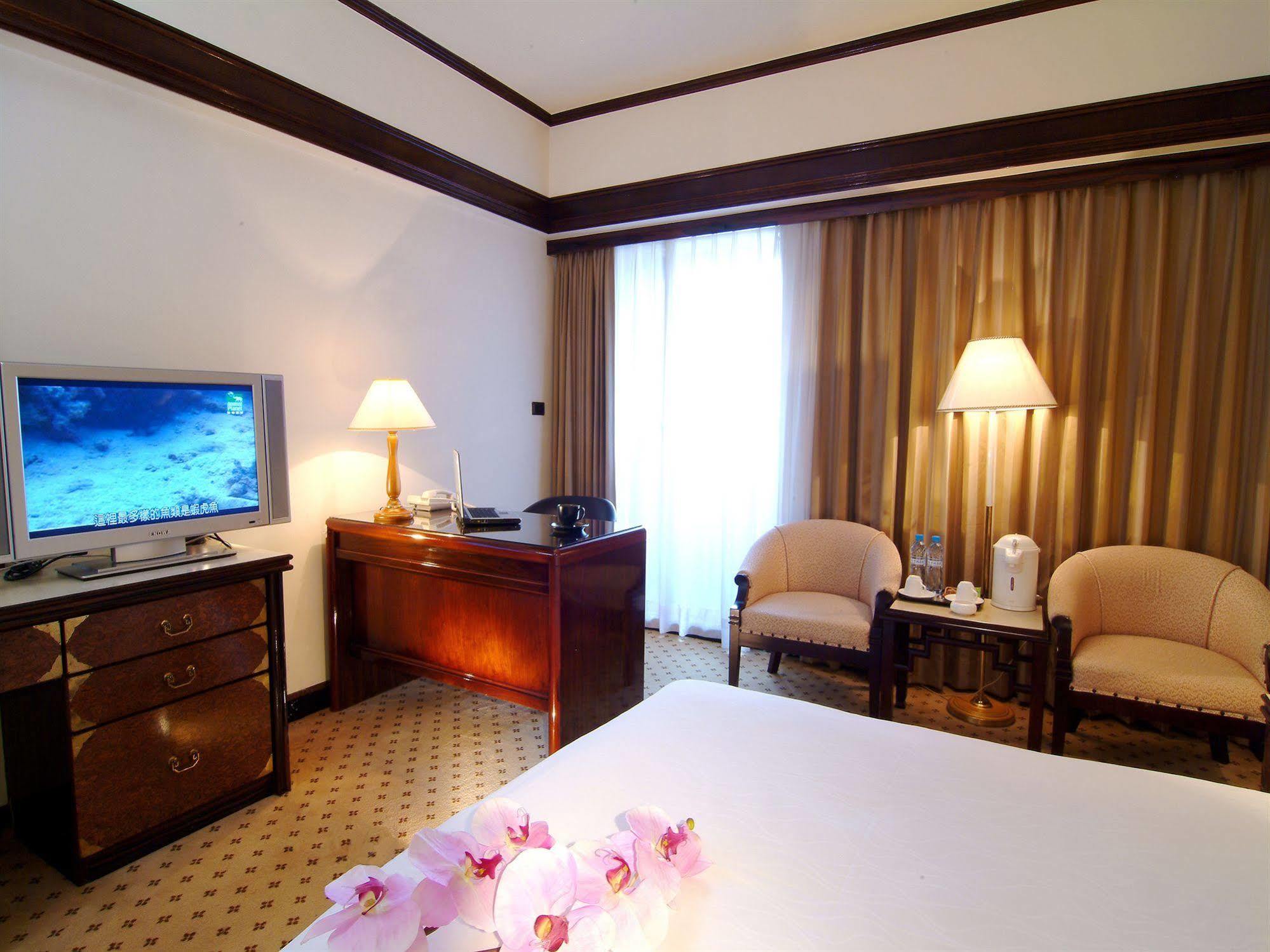 King'S Town Hotel Гаосюн Екстер'єр фото