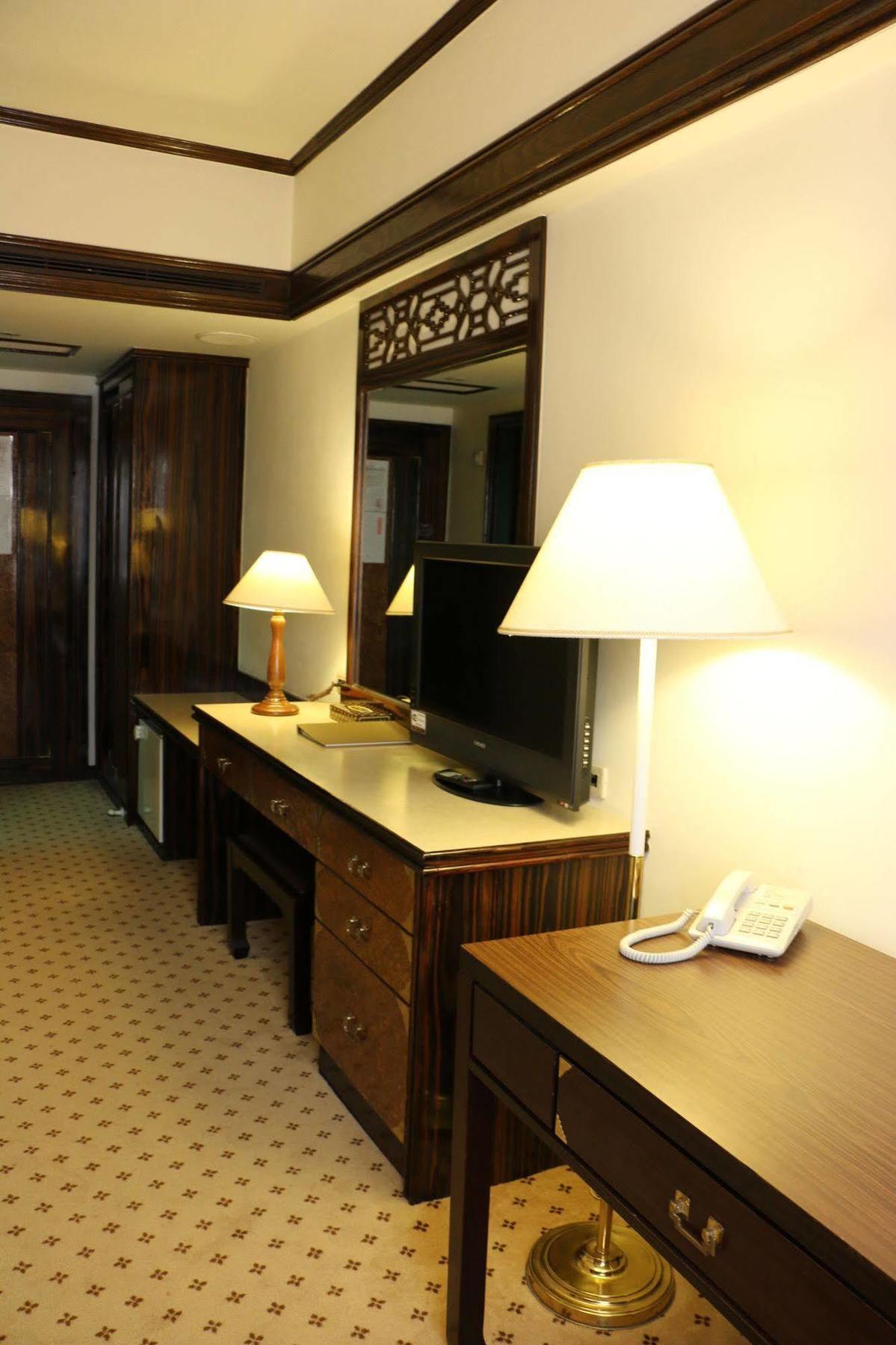 King'S Town Hotel Гаосюн Екстер'єр фото