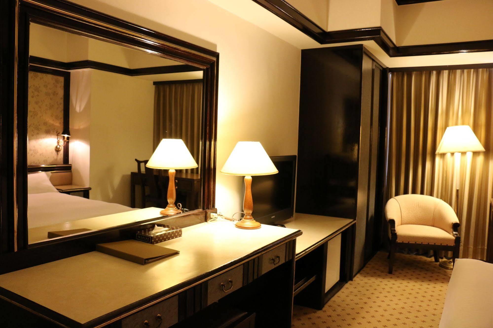 King'S Town Hotel Гаосюн Екстер'єр фото